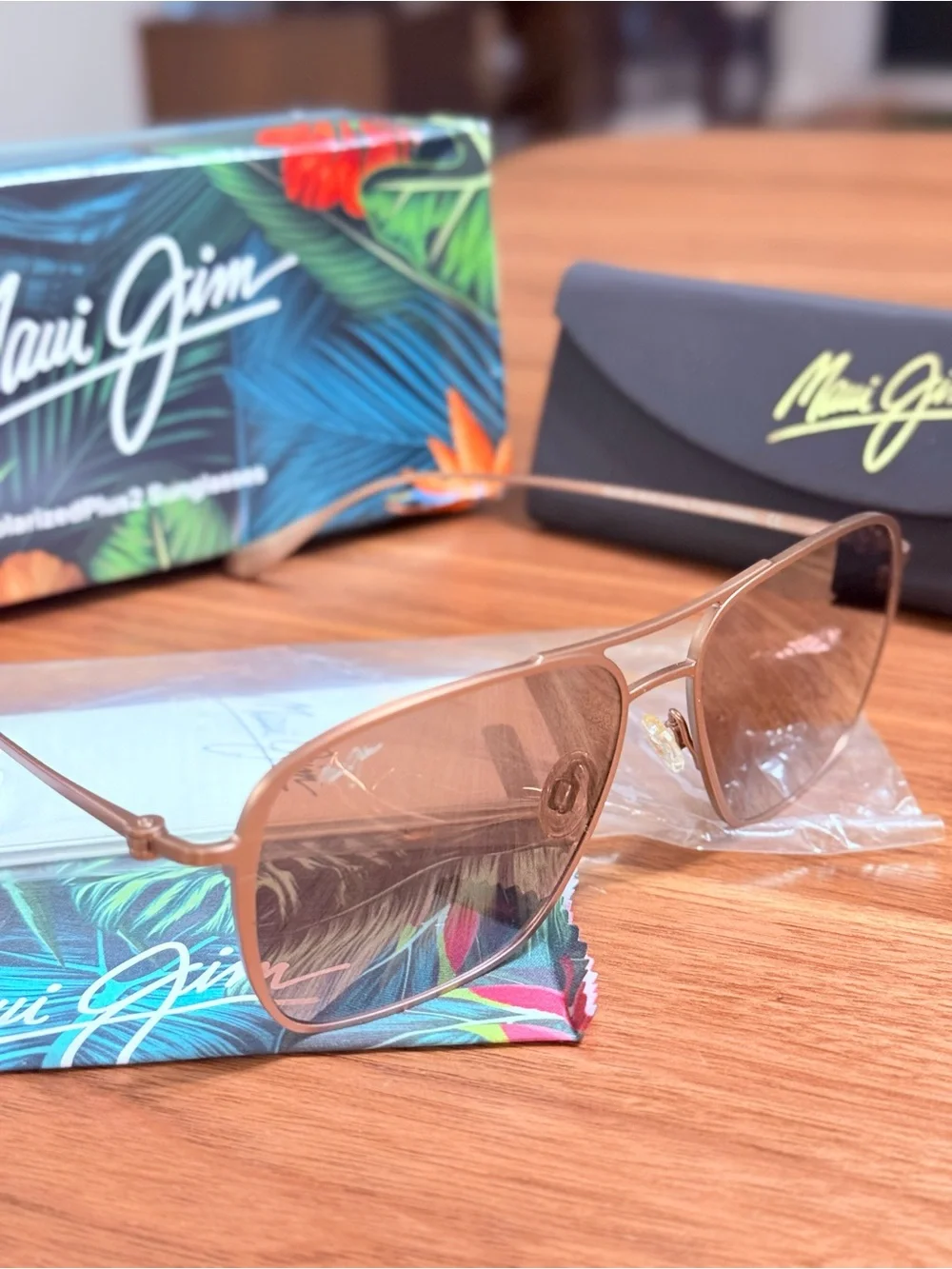 Maui Jim Men's Polarized Beaches series Sunglasses - Rose Lenses